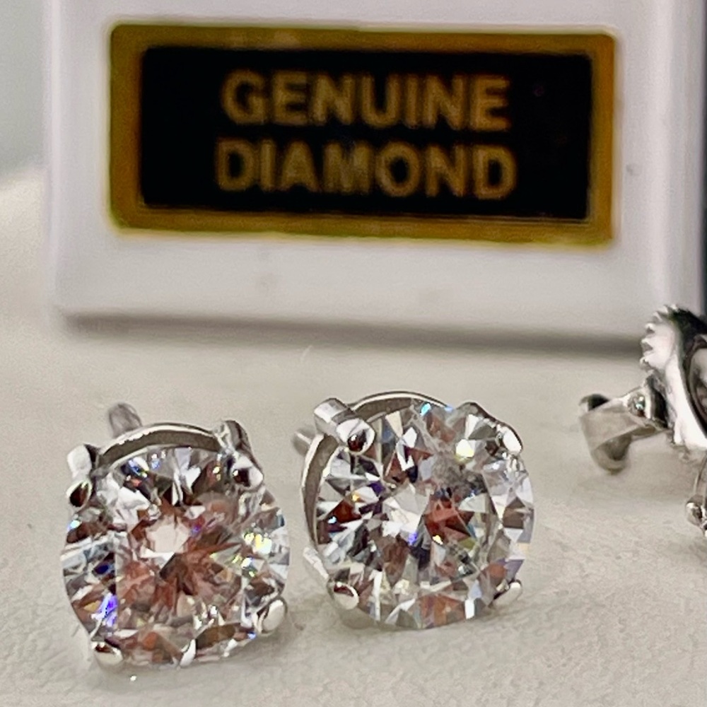 14K w/screws 1ct Diamond Pair. .50ct each 1/2ct each white Gold - Picture 10 of 12